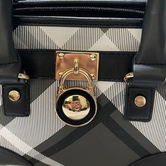 Women’s handle bag in grey, white & black plaid. Like new condition. - Picture 2 of 9